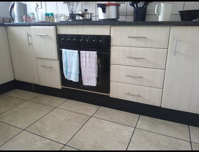 2 BEDROOM SECTIONAL TITLE FOR SALE IN PARKDENE